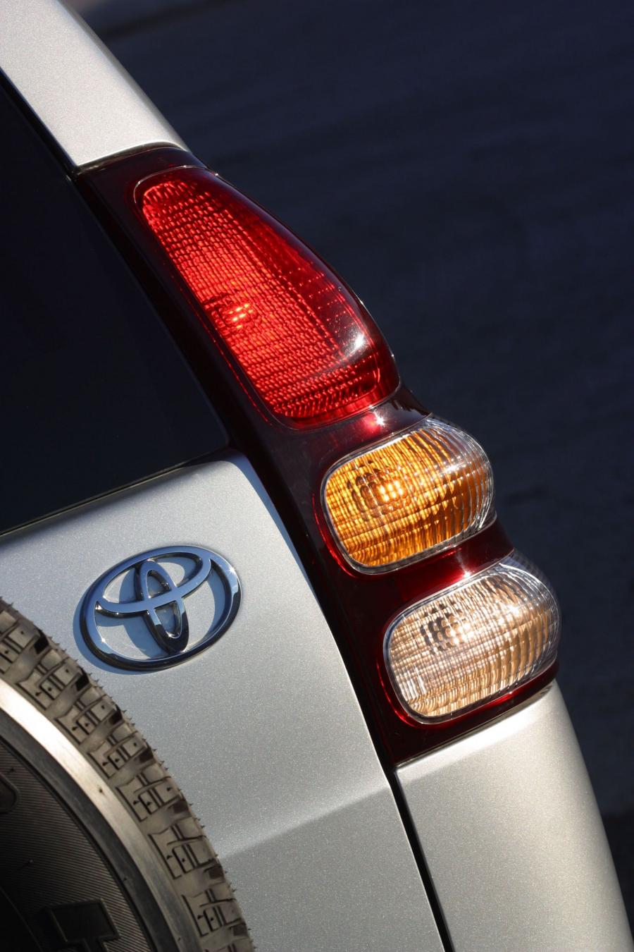  Toyota Land Cruiser 2003 года  (фото 18 из 192)
